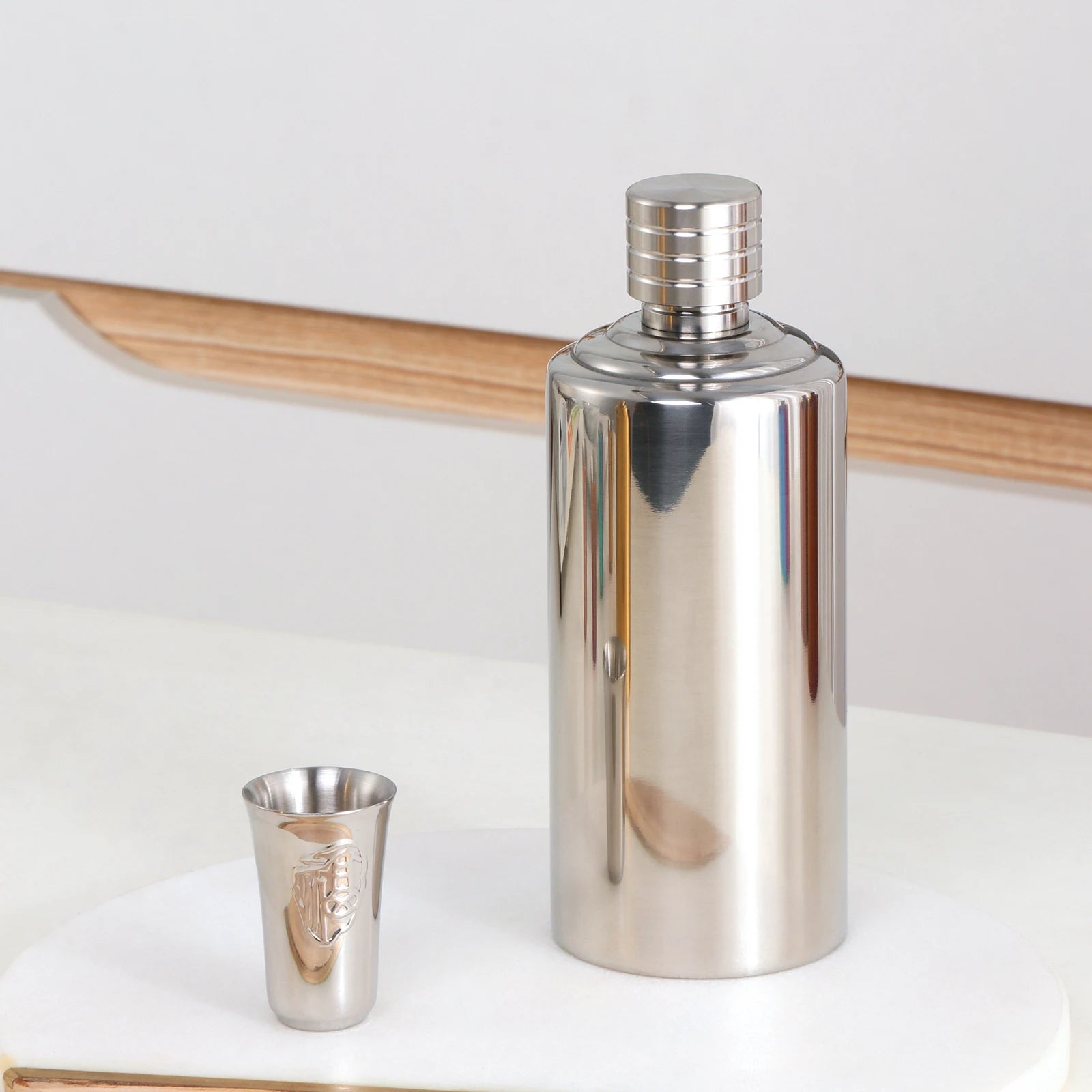 Factory Stainless Steel Wine Bottles Double Walled Insulated Beer Growler Camping Bottle with Magnet Lid